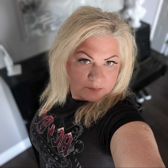 Meet your Posher, Lina - Picture 2 of 5